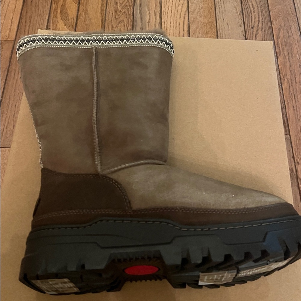 BRAND NEW Authentic UGG Winter boots Thick Sole Hickory Brown Beautiful Comfy